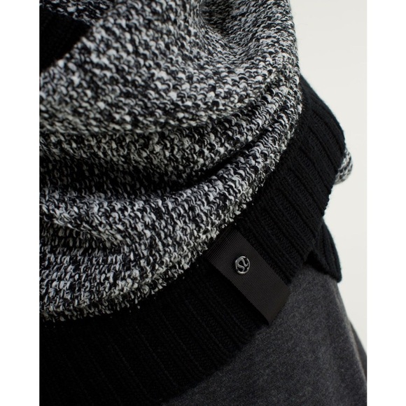 Lululemon Cozy Yogi Scarf - Picture 2 of 9